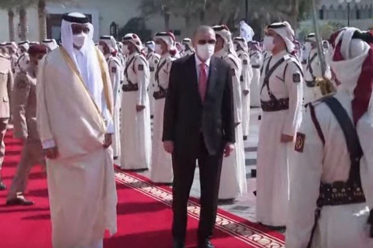 Katar'da Erdoğan resmi törenle karşılandı