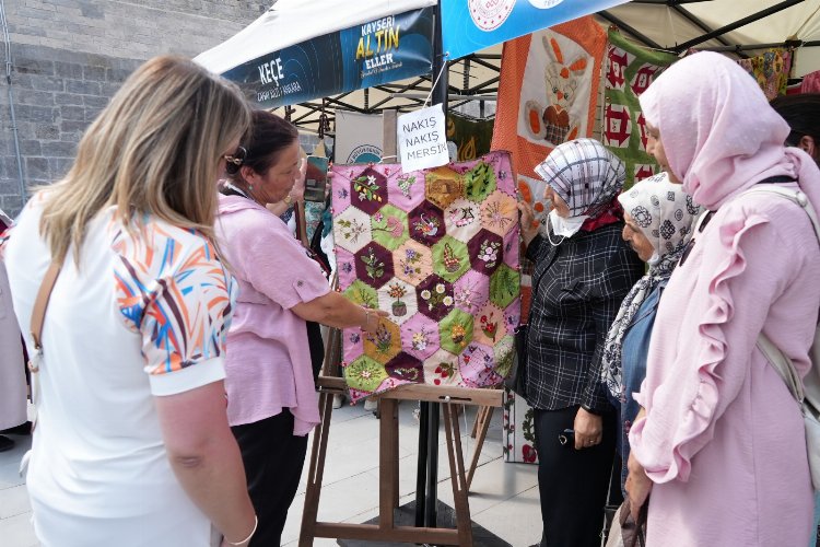 Kayseri Altın Eller Geleneksel El Sanatları Festivali’ne büyük ilgi -