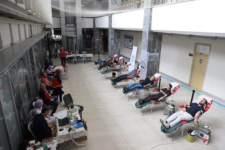 Kayseri Büyükşehir personelinden ERÜ Kan Merkezi’ne “kan bağışı” desteği -