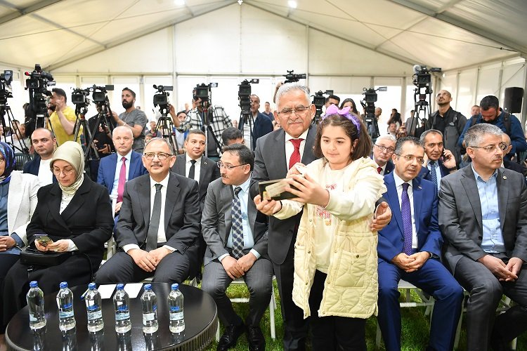 Kayseri'de Kitap Fuarı'na renkli açılış -