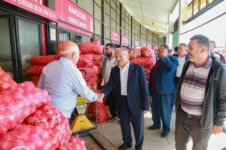 Kayseri esnafına Büyükkılıç'tan övgü -