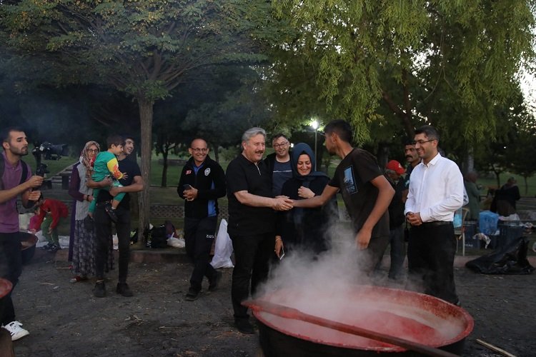 Kayseri Melikgazi binlerce aileyi salçada buluşturdu -