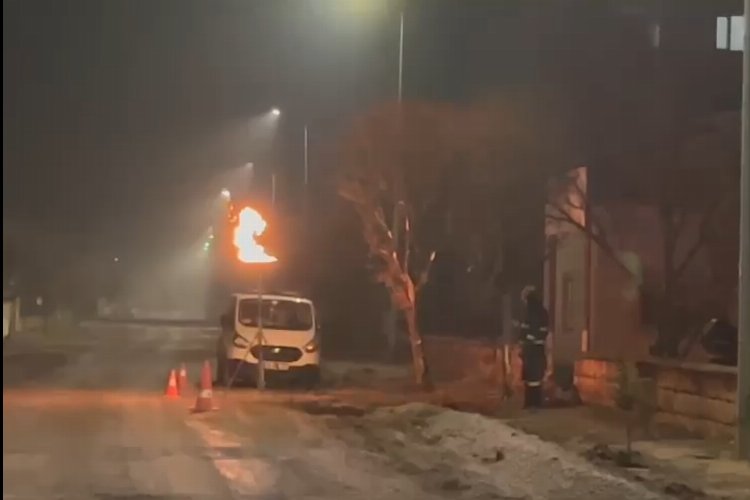 Kayseri'nin iki mahallesinde doğal gaz meşalesi yandı -