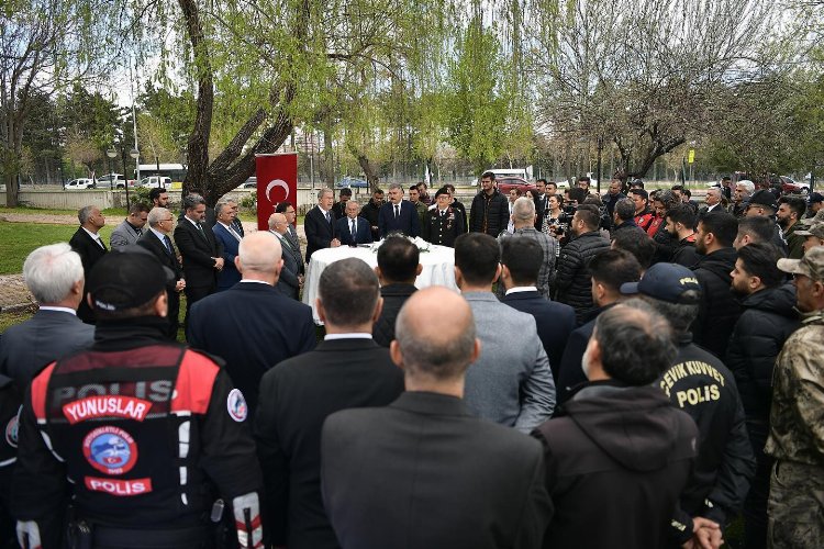 Kayseri protokolü bayramlaşmaya 'Togg'la geldi -