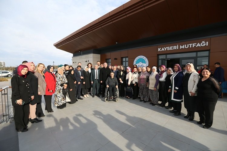 Kayseri protokolü üretici kadınlarla buluştu -