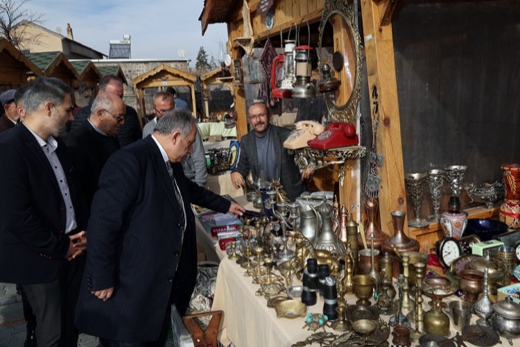Kayseri Talas'ta antika pazarı ilgi çekiyor -