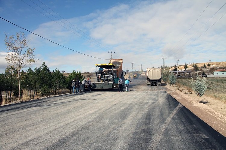 Kayseri Talas'ta ekiplerden hummalı yol çalışması -