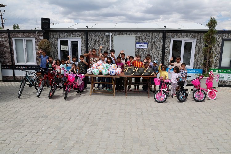 Kayseri Talas'tan yaralı Elbistan'a bayram hediyesi -