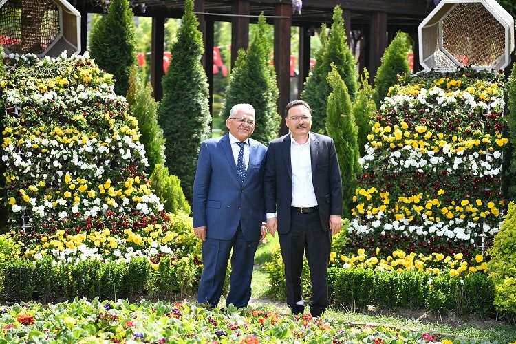 Kayseri Valisi'nden Büyükkılıç'a ziyaret -