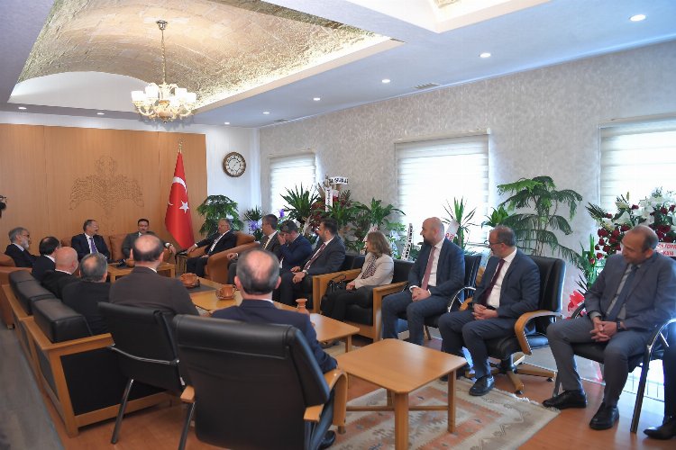Kayseri Valisi'ne kent dinamiklerinden ziyaret -