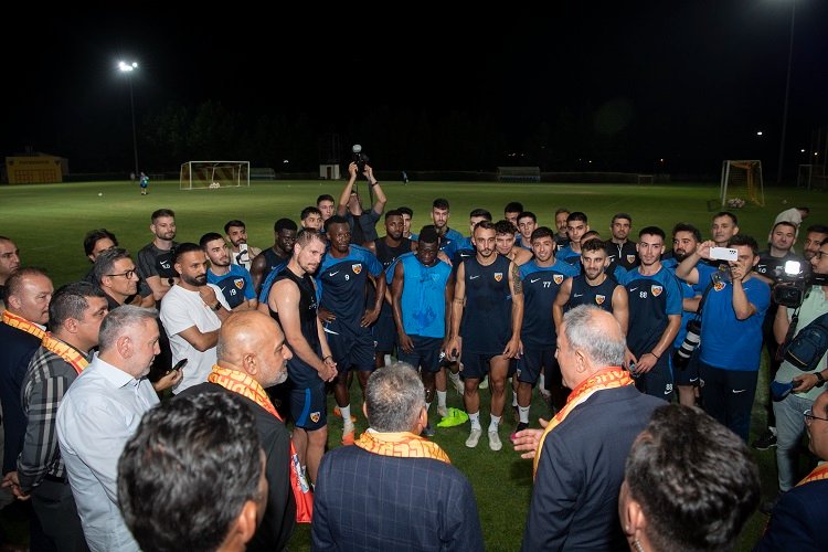 Kayserispor'a şehir protokolden moral ziyareti -