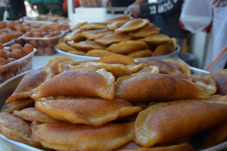 Kilisliler yöresel tatlılara rağbet gösteriyor -
