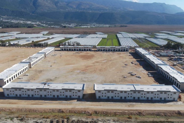 Kınık Toptancı Hali Projesi inşaatı yarıyı geçti -