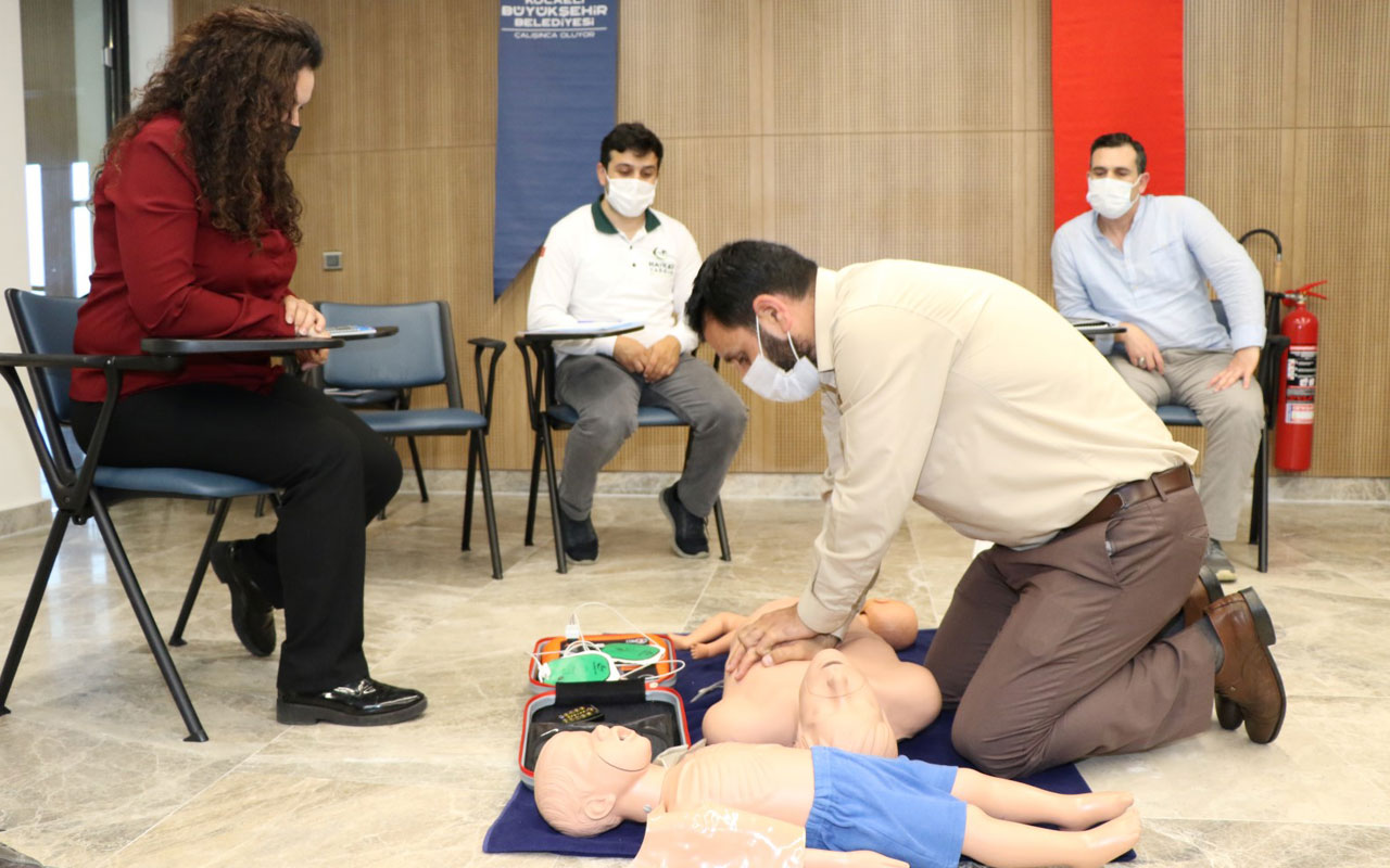 Kocaeli’de Hayrat İnsani Yardım üyelerine ilk yardım eğitimi