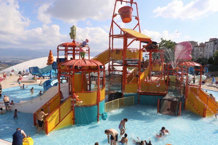 Kocaeli İzmit'te Aquapark'a hafta sonu yoğunluğu -