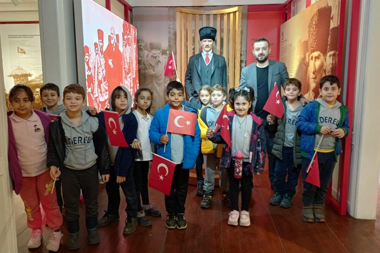 Kocaeli İzmit'te minikler Atatürk ve Milli Mücadele Anı Evi’ni ziyaret ettiler -