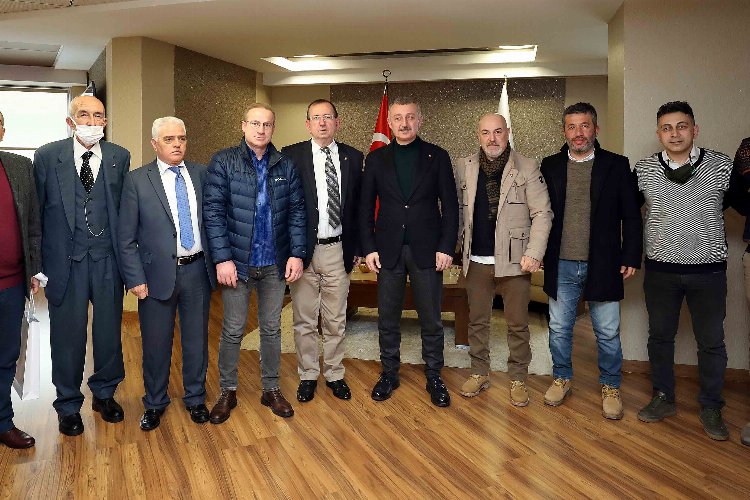 Kocaeli'nde Başkan Büyükakın, futbol antrenörlerini ağırladı -