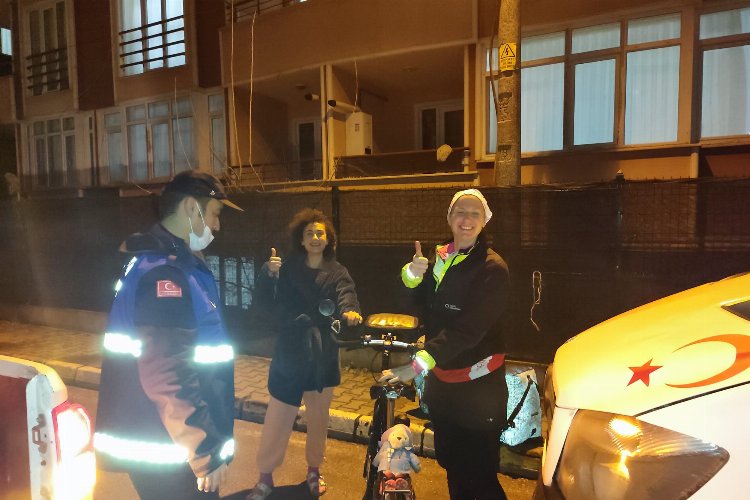 Kocaeli'nde bisikletiyle kaybolan turistin yardımına zabıta koştu -