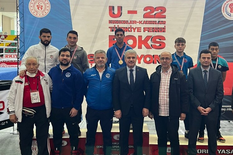 Kocaeli'nin başarılı eldivenleri kürsünün zirvesinde -