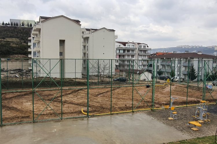 Kocaeli İzmit Belediyesi, sahaları bakımdan geçiriyor -