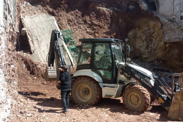 Kocaeli İzmit Belediyesinden toprak kayan bölgeye anında müdahale -
