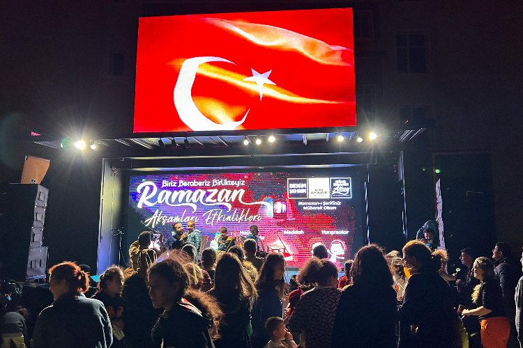 Konya Büyükşehir'den depremzedelere moral -