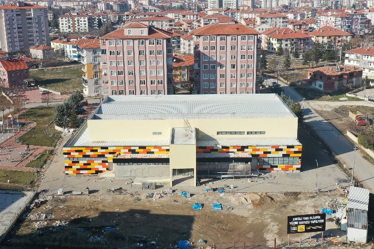 Konya'da Ereğli Yarı Olimpik Yüzme Havuzu'nda sona doğru -