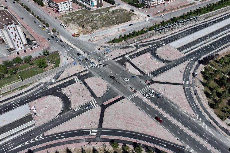 Konya'da köprülü kavşağın üst tarafı hizmete girdi -