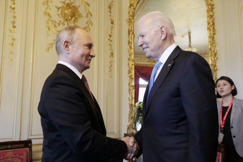 Kritik görüşme! Biden ve Putin bir araya geldi