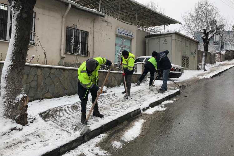 Kütahya'da kar temizleme çalışması -