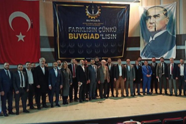 Kuru ekmek yiyerek, üzüm hoşafı içtiler -