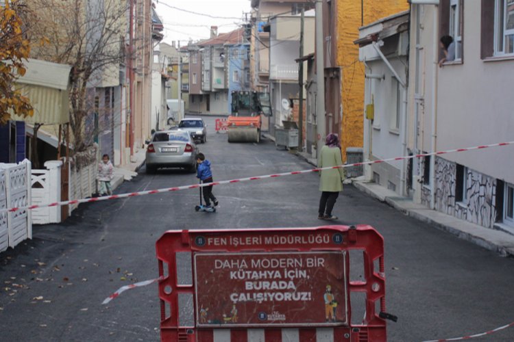 Kütahya'da asfalt serimine devam -