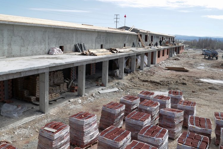 Kütahya'da kamyon garajı ortaya çıkıyor -