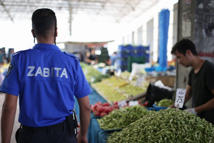 Kütahya'da zabıta ekiplerinden pazar denetimi -