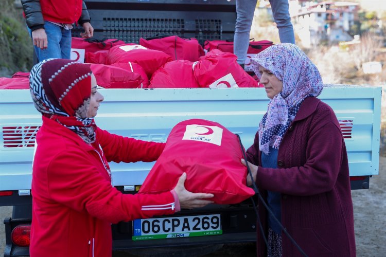 Kızılay'dan depremzedelere kış yardımı -