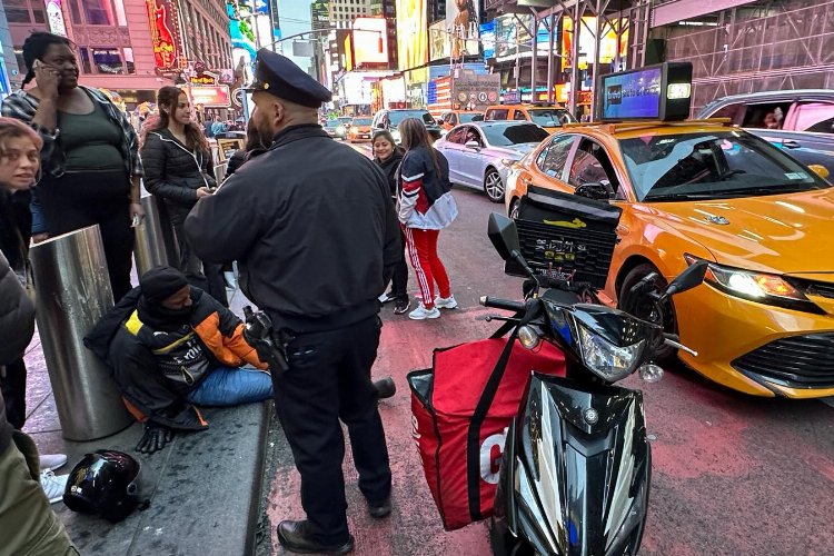 Manhattan'ın işlek caddesinde kaza! -