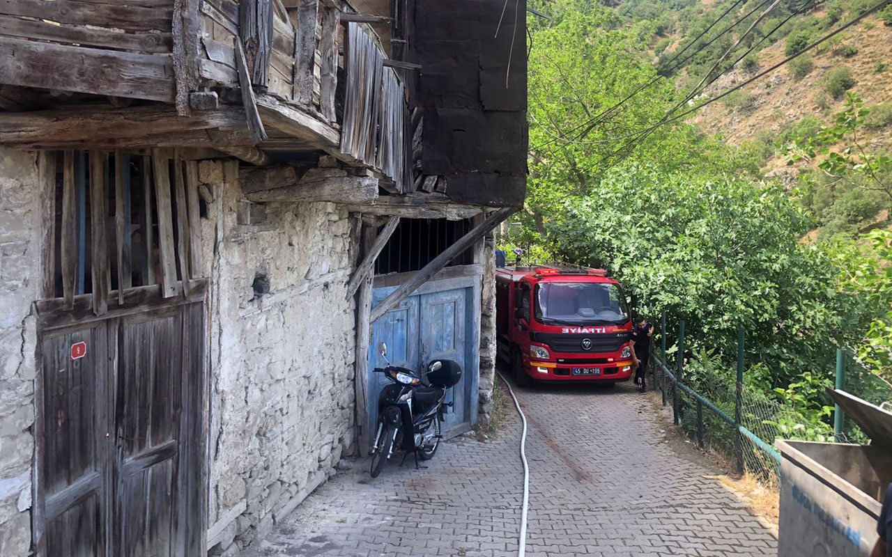 Manisa İtfaiyesi dar sokaklarda tatbikat yaptı