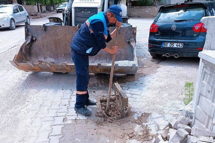 Manisa Kırkağaç'ta taşkınlara karşı ızgara temizliği -