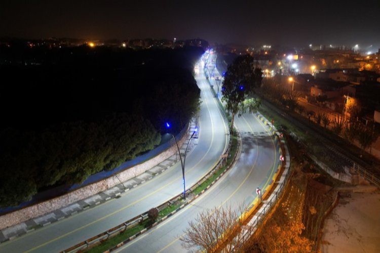 Manisa Mehmetçik Caddesi aydınlatmalarıyla yenilendi -