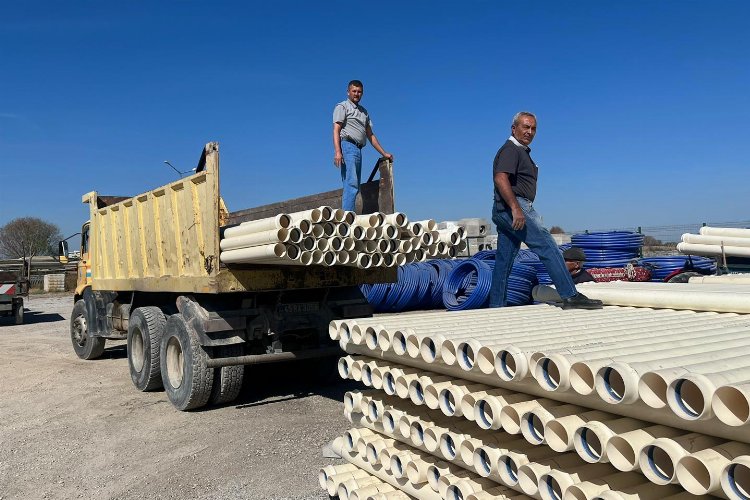 Manisa Salihli'de sulama kooperatiflerine boru desteğine devam -