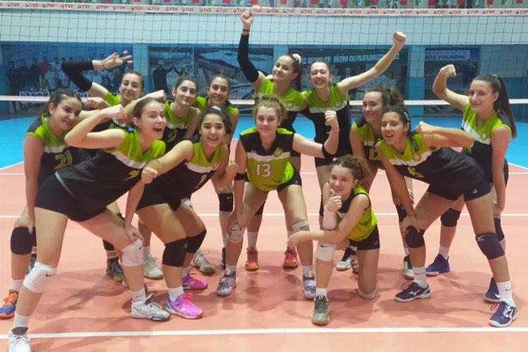 Manisalı 'Genç Kızlar' Salihli'ye set vermedi -