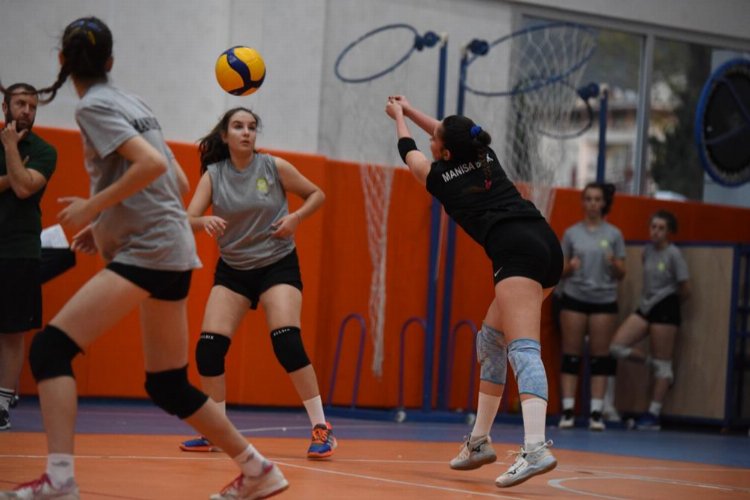Manisalı genç kızlar Turgutlu Belediyespor ile karşılaştı -