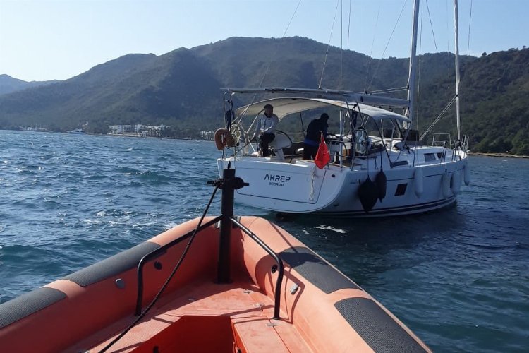 Marmaris'te karaya oturan tekne kurtarıldı -