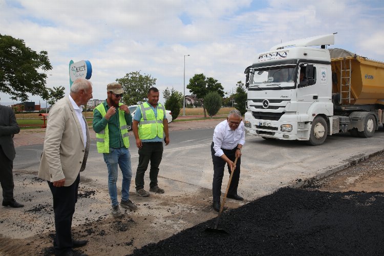 Memduh Büyükkılıç asfalt serdi -