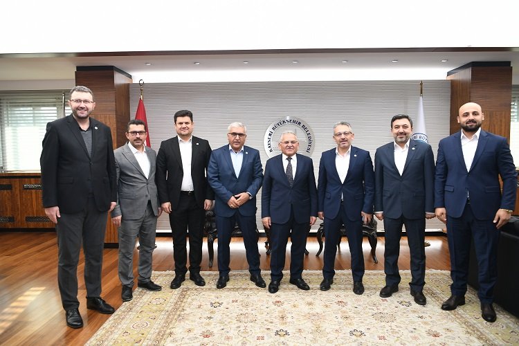 Memduh Büyükkılıç eğitimcileri ağırladı -
