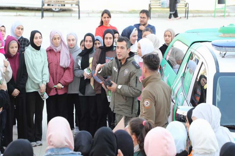 Mersin'de HAYDİ ekipleri hayvan sevgisi aşılıyor -