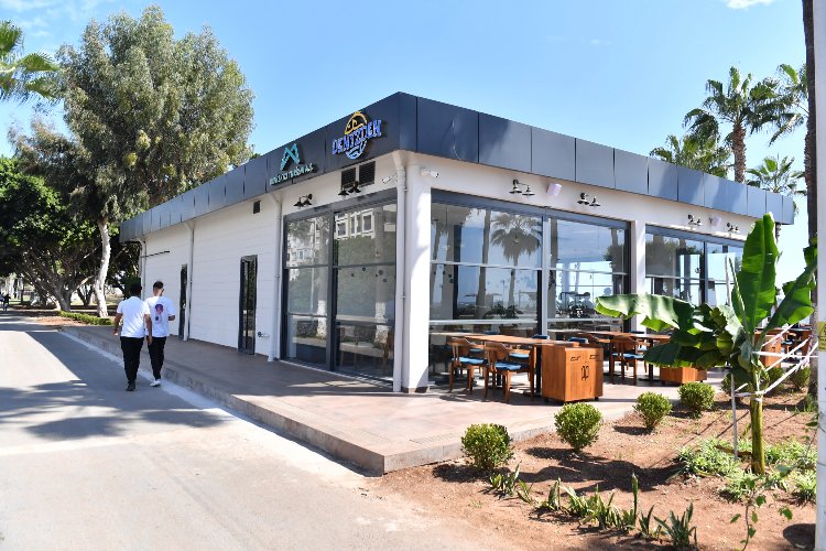 Mersin sahili renklendi -