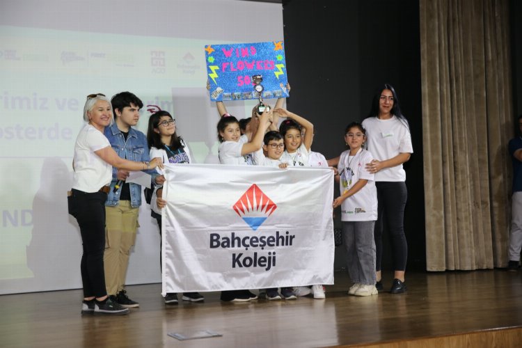 Minik Bilim Kahramanları projelerini AGÜ’de sergiledi -