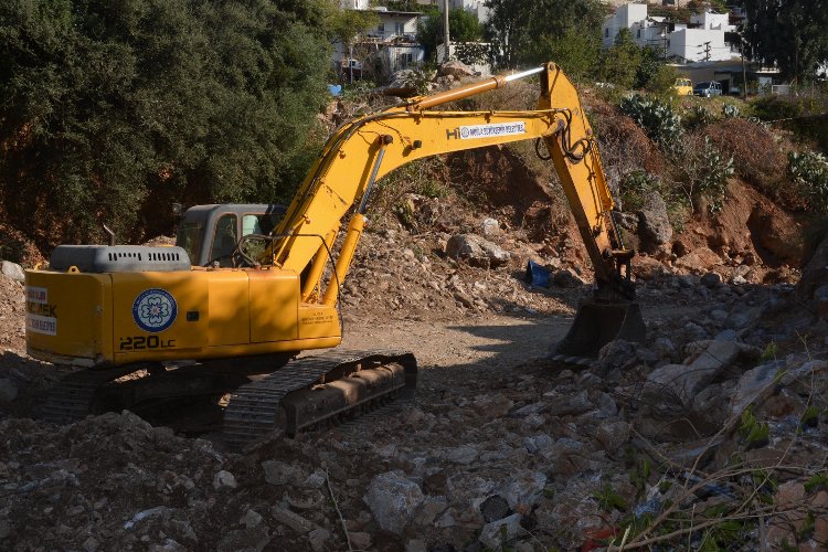 Muğla Seydikemer'de dere temizliği devam ediyor