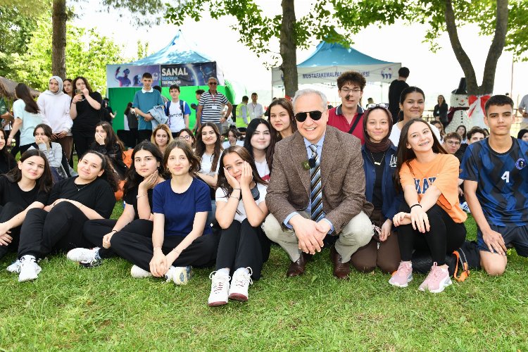Mustafakemalpaşa'da Başkan Erdem, gençlerle buluştu -
